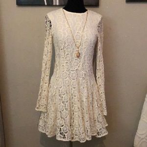 Beautiful lace H&M dress